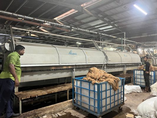 High Efficiency Energy Saving Spray Type Hank Yarn Dyeing Machine